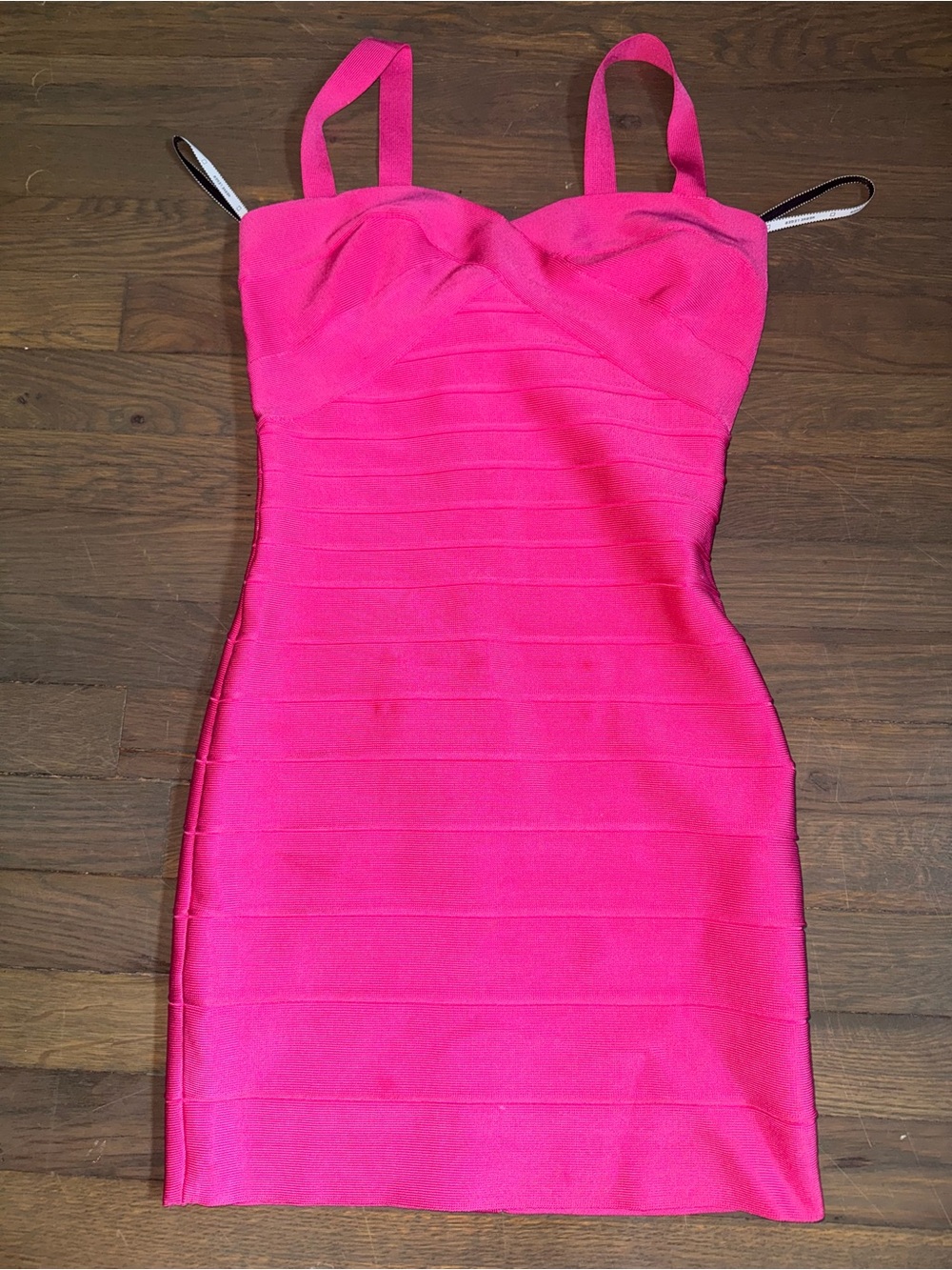 Hervé Léger Sweetheart Hot Pink Mini
Bandage Dress size SM
